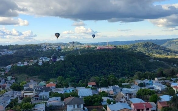 Festival de balonismo colore o céu de Bento Gonçalves neste final de semana