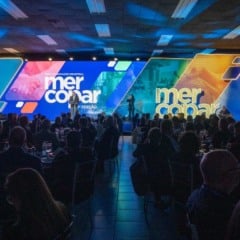 Evento Mercopar com público em auditório, palco com telas e apresentações.
