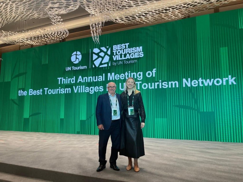 O prefeito Roberto José Dalle Molle e a secretária de Turismo Patrícia Schenkel representaram o município no evento.