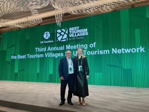O prefeito Roberto José Dalle Molle e a secretária de Turismo Patrícia Schenkel representaram o município no evento.
