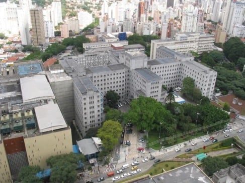Criado a partir da necessidade de um hospital-escola moderno para a Faculdade de Medicina da USP, começou a ser planejado em 1915. (Foto: Reprodução)