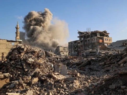 Israel ataca dezenas de alvos do Hamas em Gaza após grupo romper cessar-fogo. (Foto : Eyad Baba / AFP)