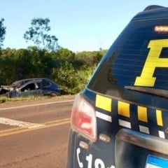 Dos quatro ocupantes do veículo, apenas um foi socorrido com vida e encaminhado para atendimento em hospital. (Foto: PRF)