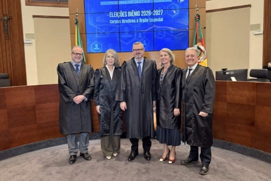 Des. Cláudio, Desa. Rosane, Presidente Eduardo Uhlein, Desa. Ana Paula e Des. Ricardo (Créditos: Eduardo Nichele/Divulgação)