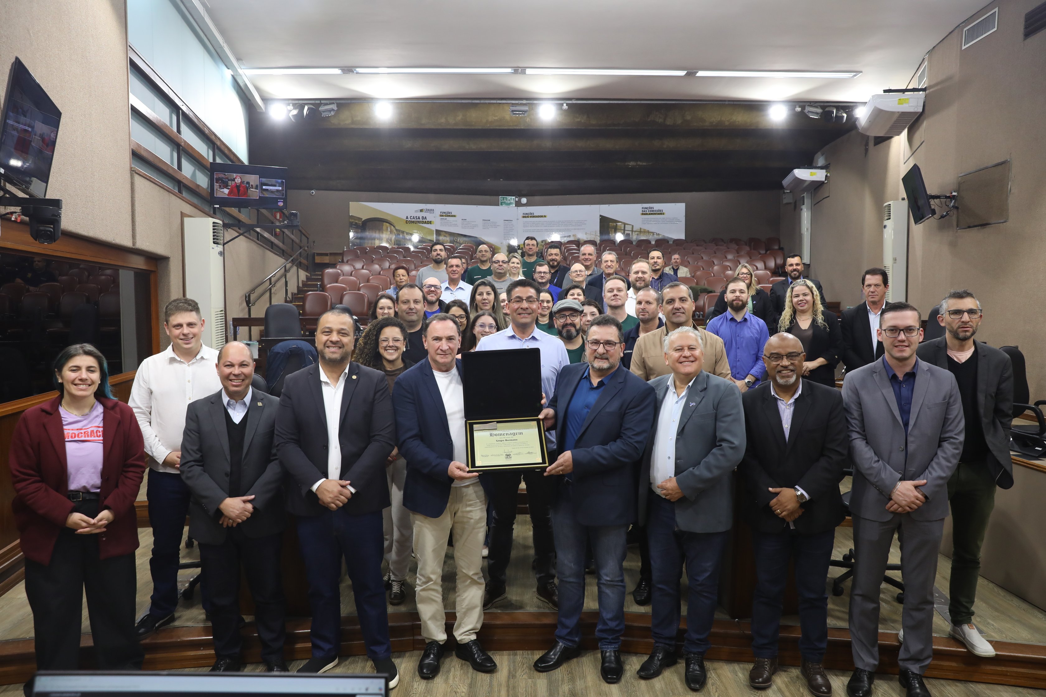 Câmara de Caxias do Sul presta homenagem aos 35 anos do Grupo Bormana