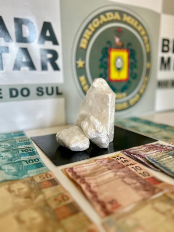 Mais de 100 mil em prejuízo ao crime organizado e cerca de 710 gramas de cocaína a menos nas ruas. (Foto: Reprodução)