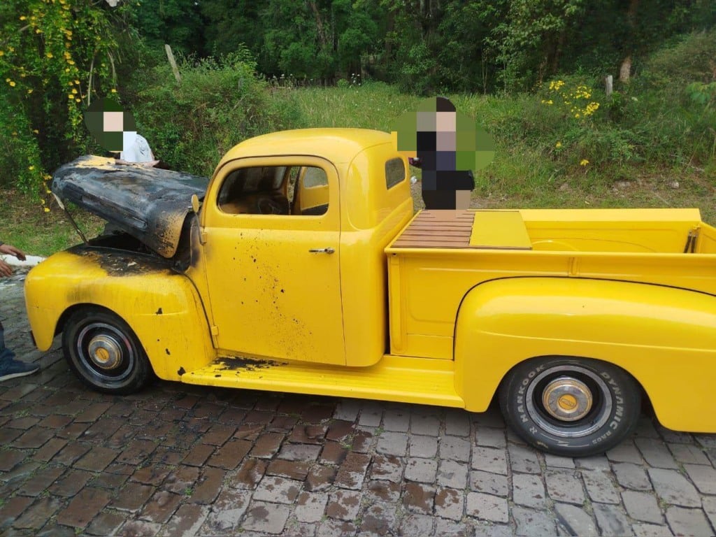 Ninguém restou ferido na ocorrência, resultando em danos materiais. (Foto: Bombeiros Militares de Bento Gonçalves)