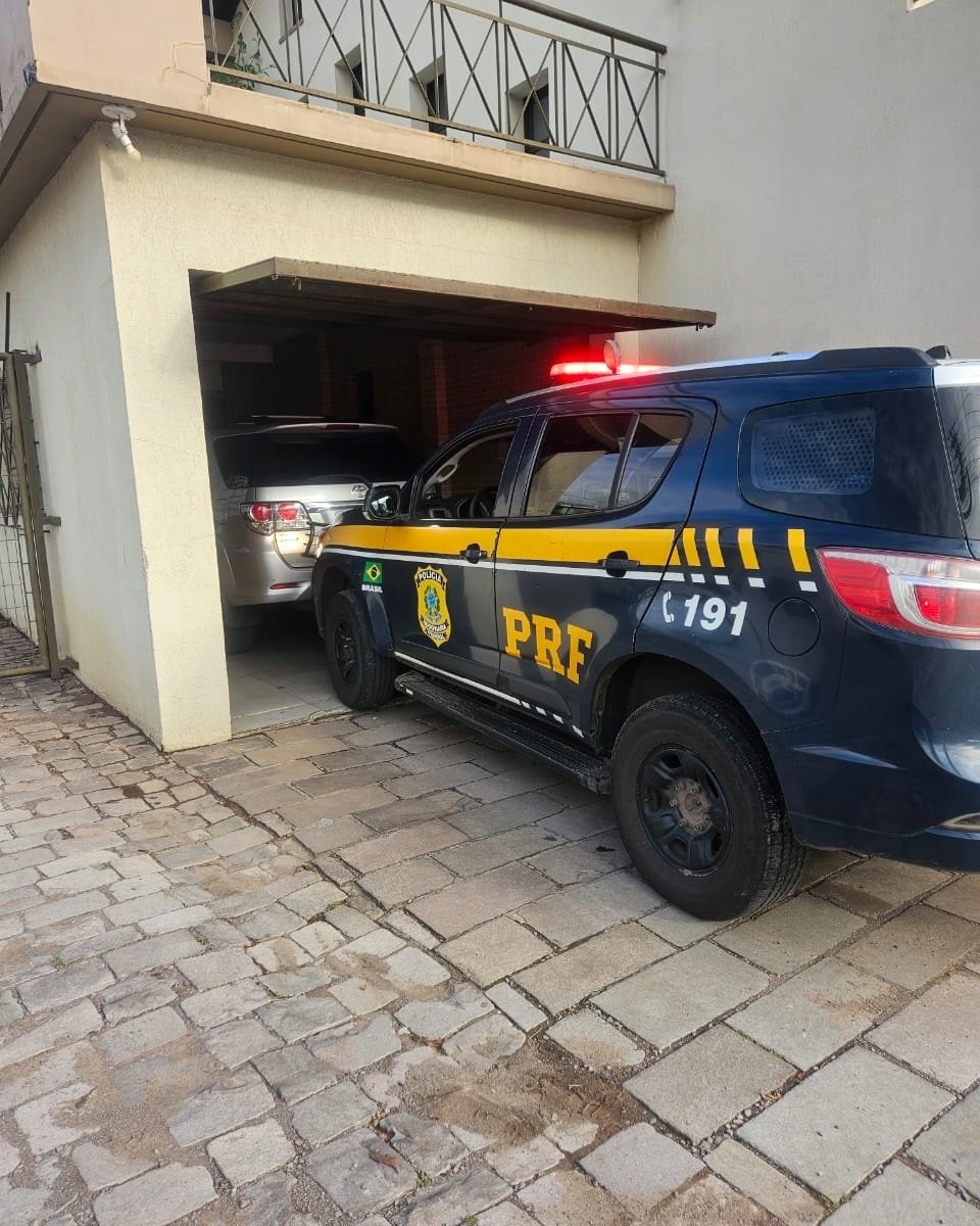 Motorista embriagado foge de abordagem, esconde carro e resiste a prisão em Veranópolis