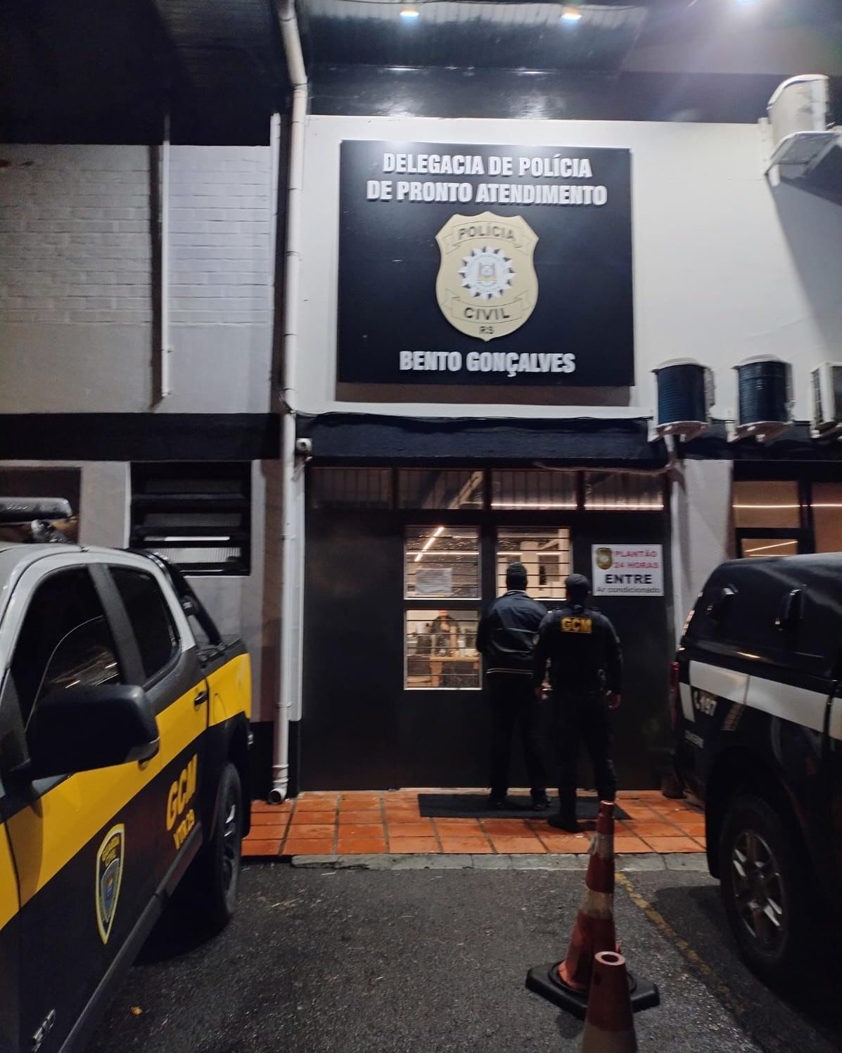 Homem recebeu voz de prisão e foi conduzido à Delegacia de Polícia de Pronto Atendimento (DPPA). (Foto: Semseg) Homem recebeu voz de prisão e foi conduzido à Delegacia de Polícia de Pronto Atendimento (DPPA). (Foto: Semseg)