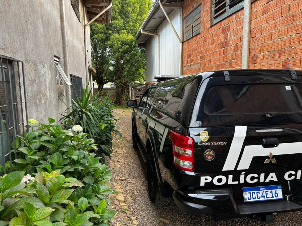 Ela estava em um apartamento nos fundos de um pavilhão industrial localizado às margens da ERS-324. (Foto: PC) Ela estava em um apartamento nos fundos de um pavilhão industrial localizado às margens da ERS-324. (Foto: PC)