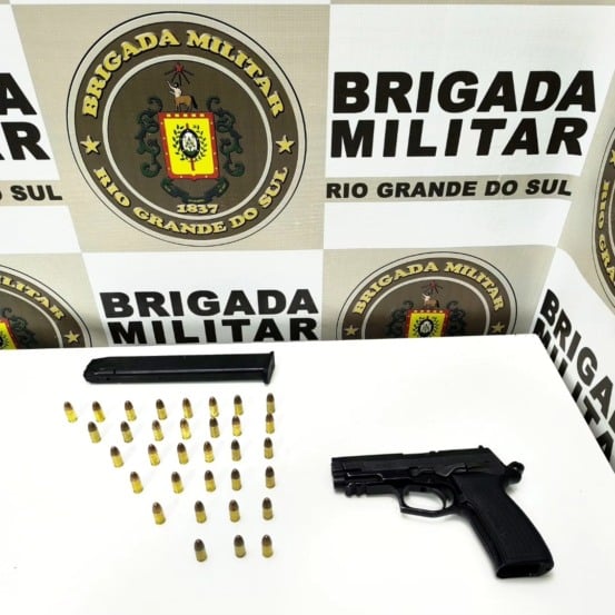 Com eles os policiais apreender arma e munição, ainda, um veículo e uma moto. (Foto: Comunicação social do 3º RPMon)