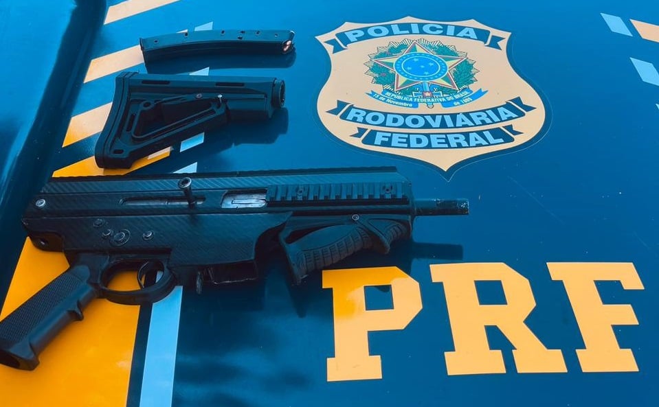 PRF prende motorista com submetralhadora artesanal na BR-470, em Garibaldi