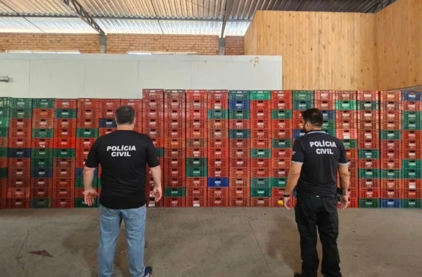 Polícia Civil recupera 300 caixas de transporte de bananas desviadas em Carlos Barbosa