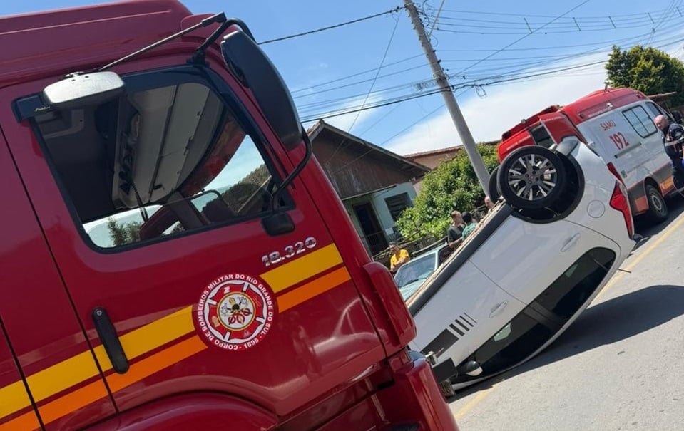 Capotamento deixa mãe e filho com escoriações em Bento Gonçalves