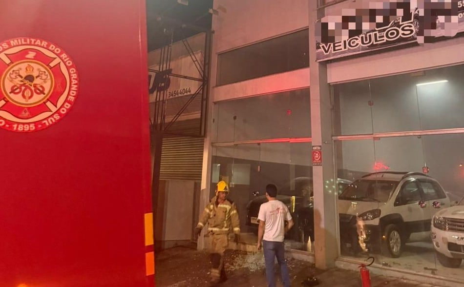 Revendedora de veículos sofre ataque com coquetel molotov em Bento Gonçalves