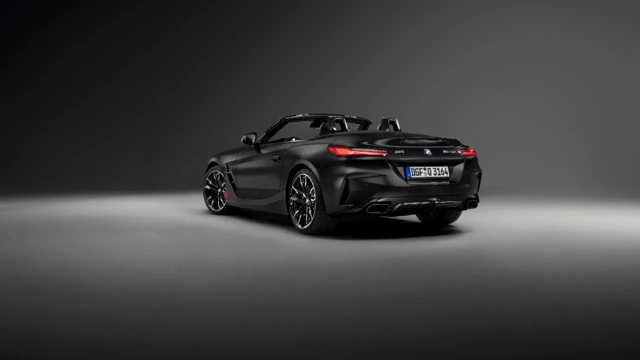 BMW Z4 Final Edition: versão exclusiva com 382 cv, câmbio manual e visual ‘Frozen Black’ que já virou peça de colecionador