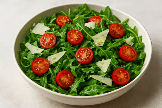 Cozinha Viva: Salada de rúcula com tomate e queijo parmesão