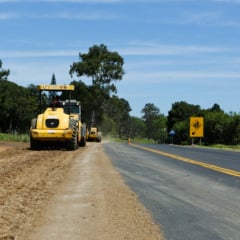 VIAMÃO, RS, BRASIL, 15.10.14: O secretário de Infraestrutura e Logística, João Victor Domingues e o diretor-presidente da Empresa Gaúcha de Rodovias, Luis Carlos Bertotto, visitam as obras da EGR na ERS-040, em Viamão. Foto: Andressa Moreira/Especial Palácio Piratini