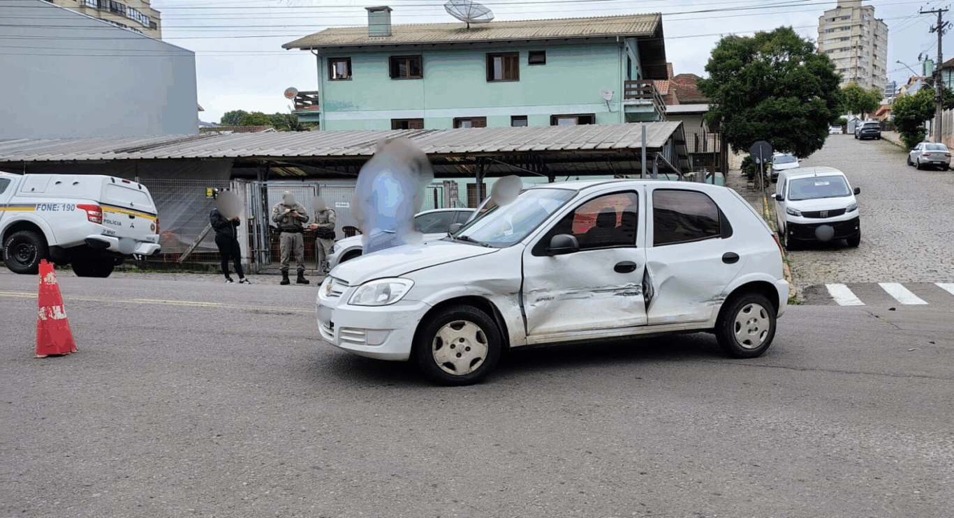 Condutora do Celta ficou ferida.