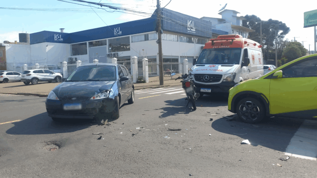 Motociclista fica ferido após colisão em cruzamento de Caxias do Sul