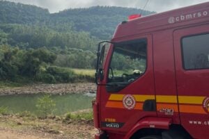 A causa da morte foi afogamento, mas a vítima apresentava traumatismo craniano. (Foto: Reprodução)