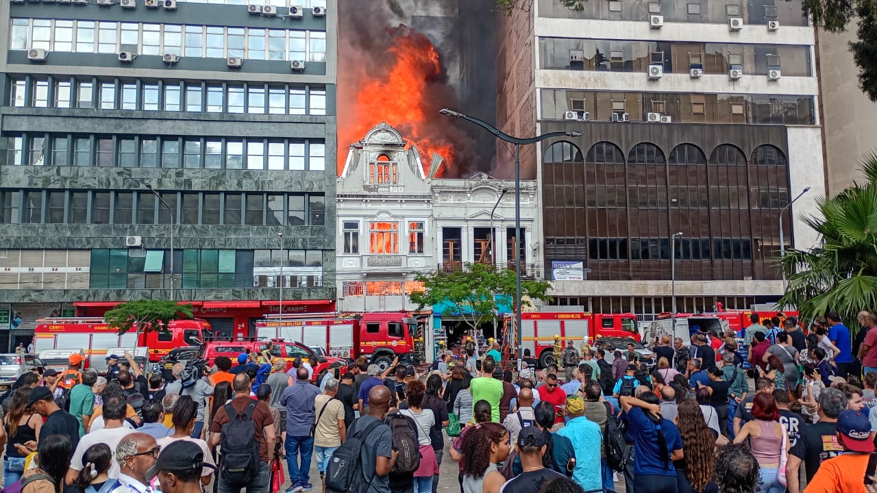 Sem viatura com escada mecânica, Bombeiros de Porto Alegre dependem de Caxias do Sul em incêndios de grande porte