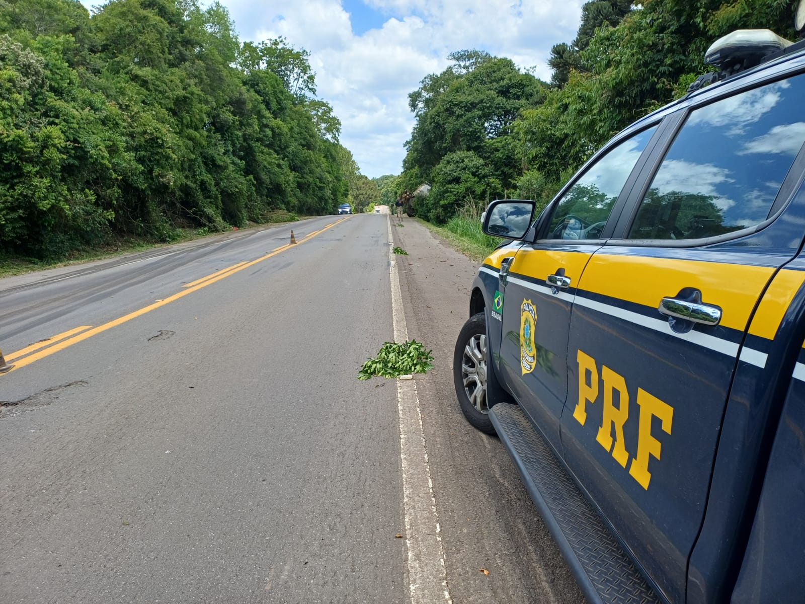 Motorista fica ferido em saída de pista na BR-116 em Campestre da Serra