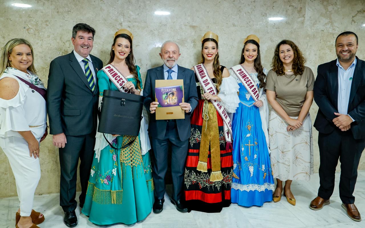 Comitiva da Festa Nacional da Uva convida presidente Lula para edição de 2026