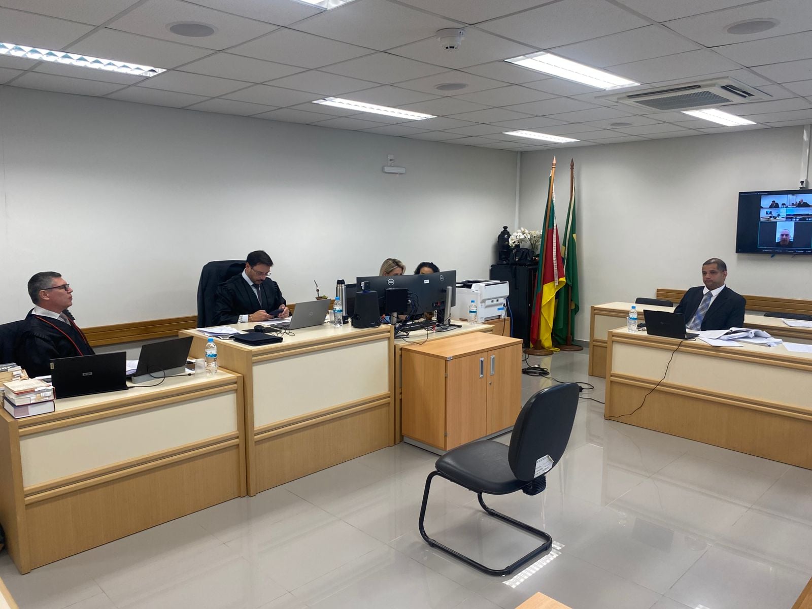 Réu é condenado a mais de 40 anos de prisão por tentar matar três policiais durante confronto em Farroupilha