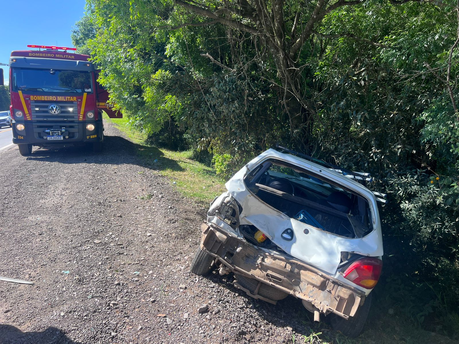 Motorista fica ferido em acidente entre dois veículos na RSC-453, em Farroupilha