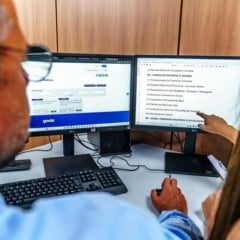 Técnicos da Senatran analisam as contribuições da sociedade sobre o novo modelo de formação de condutores. - Foto: Michel Corvello/MT
WhatsApp Image 2025-10-31 at 12.11.20 (1).jpeg
Técnicos da Senatran analisam as contribuições da sociedade sobre o novo modelo de formação de condutores. (Foto: Michel Corvello/MT)