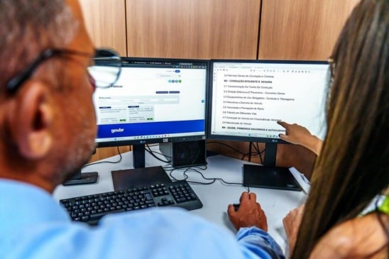 Técnicos da Senatran analisam as contribuições da sociedade sobre o novo modelo de formação de condutores. - Foto: Michel Corvello/MT
WhatsApp Image 2025-10-31 at 12.11.20 (1).jpeg
Técnicos da Senatran analisam as contribuições da sociedade sobre o novo modelo de formação de condutores. (Foto: Michel Corvello/MT)