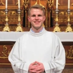 Eduardo Cantelli, de 27 anos, agora é padre.