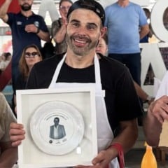 Diogo Baldin, de 41 anos, tornou-se bicampeão do concurso de maior comedor de tortéi. (Foto: Reprodução)