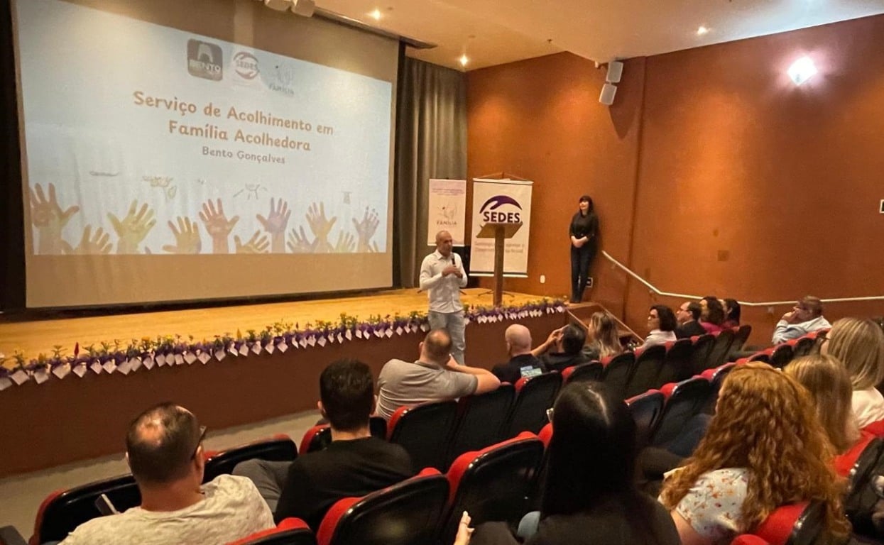 Família Acolhedora começa a funcionar em Bento Gonçalves Família Acolhedora começa a funcionar em Bento Gonçalves