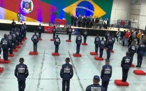 33 crianças se formam no Projeto Bombeiro Mirim 2025 em Bento Gonçalves