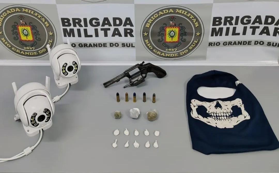 Homem é preso com drogas e revólver em Nova Prata