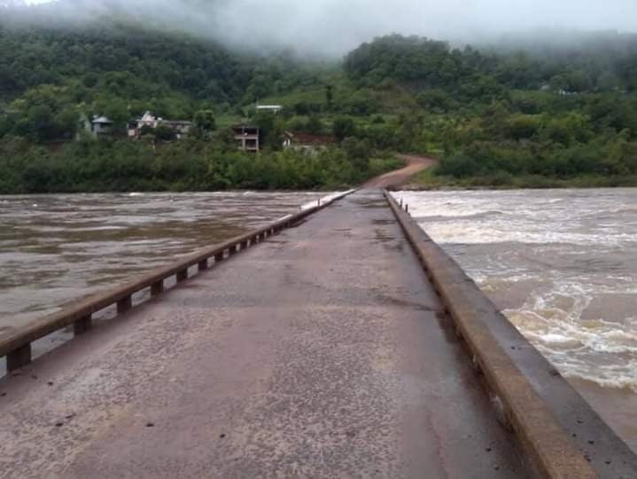 O tráfego no local, com acesso pela RS-431, havia sido bloqueado, no sábado (08), por conta da elevação do Rio das Antas. (Foto: Reprodução) O tráfego no local, com acesso pela RS-431, havia sido bloqueado, no sábado (08), por conta da elevação do Rio das Antas. (Foto: Reprodução)