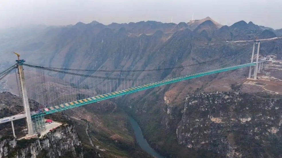 Esse empreendimento não é apenas uma conquista estrutural, mas também um reflexo do intenso desenvolvimento de infraestrutura da China. (Foto: Reprodução) Esse empreendimento não é apenas uma conquista estrutural, mas também um reflexo do intenso desenvolvimento de infraestrutura da China. (Foto: Reprodução)
