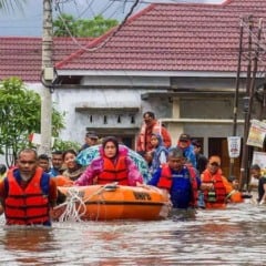 As operações de busca e salvamento seguem em curso na Indonésia, Tailândia, Malásia e Sri Lanka, com centenas de pessoas ainda desaparecidas. (Foto: Getty Images)