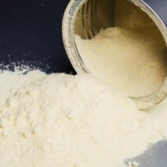 A reunião discutirá o Projeto de Lei 412/2025, que propõe proibir a reconstituição de leite em pó importado para comercialização. (Foto: Reprodução)