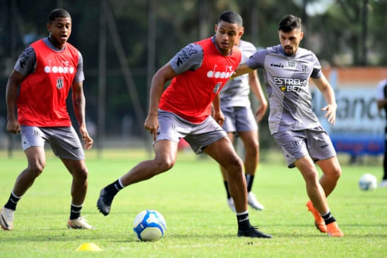 Zagueiro Joilson, que passou pela Ponte Preta, é um dos jogadores que interessam o grená - Foto: Marcos Ribolli/PontePress
