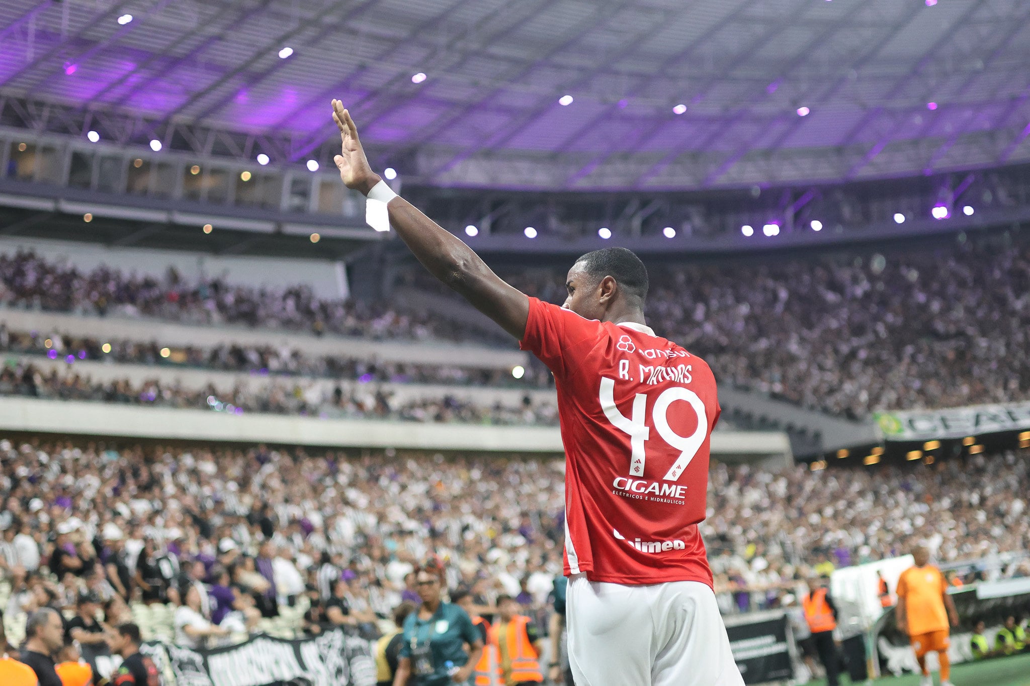 Inter vai receber R$ 39 milhões pela venda de atacante de 19 anos