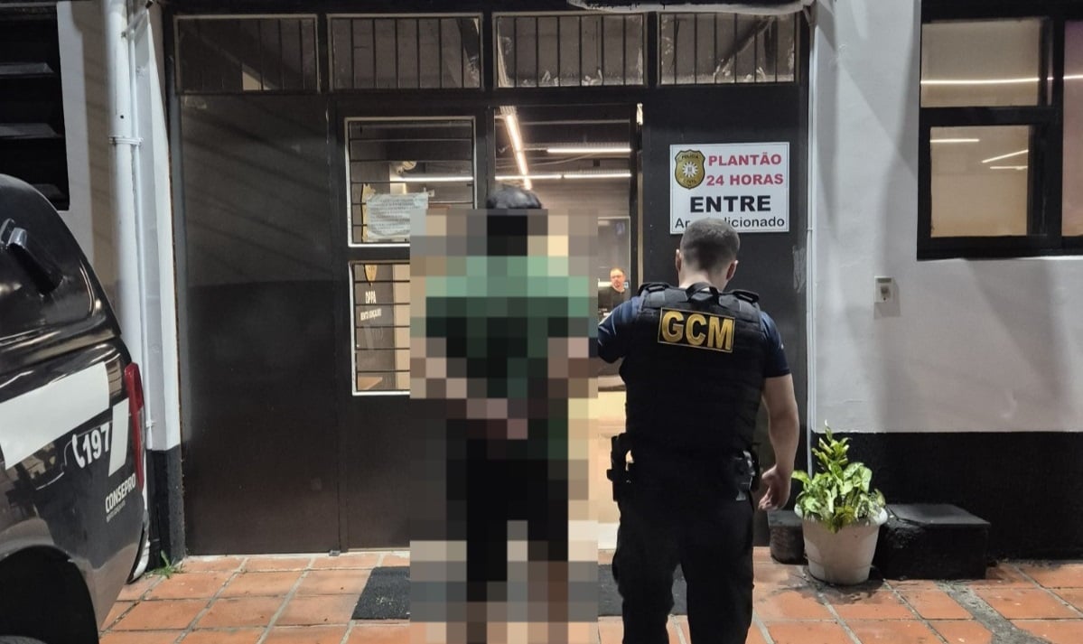 Homem é preso após agredir companheira com vidro em Bento Gonçalves