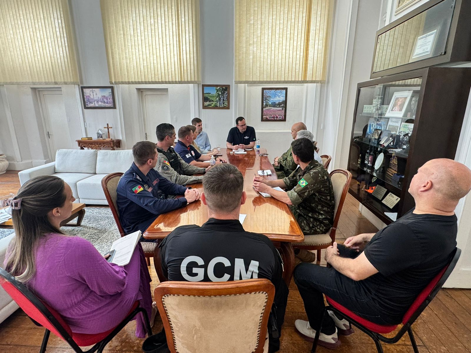 Bento Gonçalves discute reforço na fiscalização de cães bravos em espaços públicos