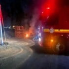 Foram utilizados aproximadamente 500 litros de água para a extinção do fogo. (Foto: Bombeiros)