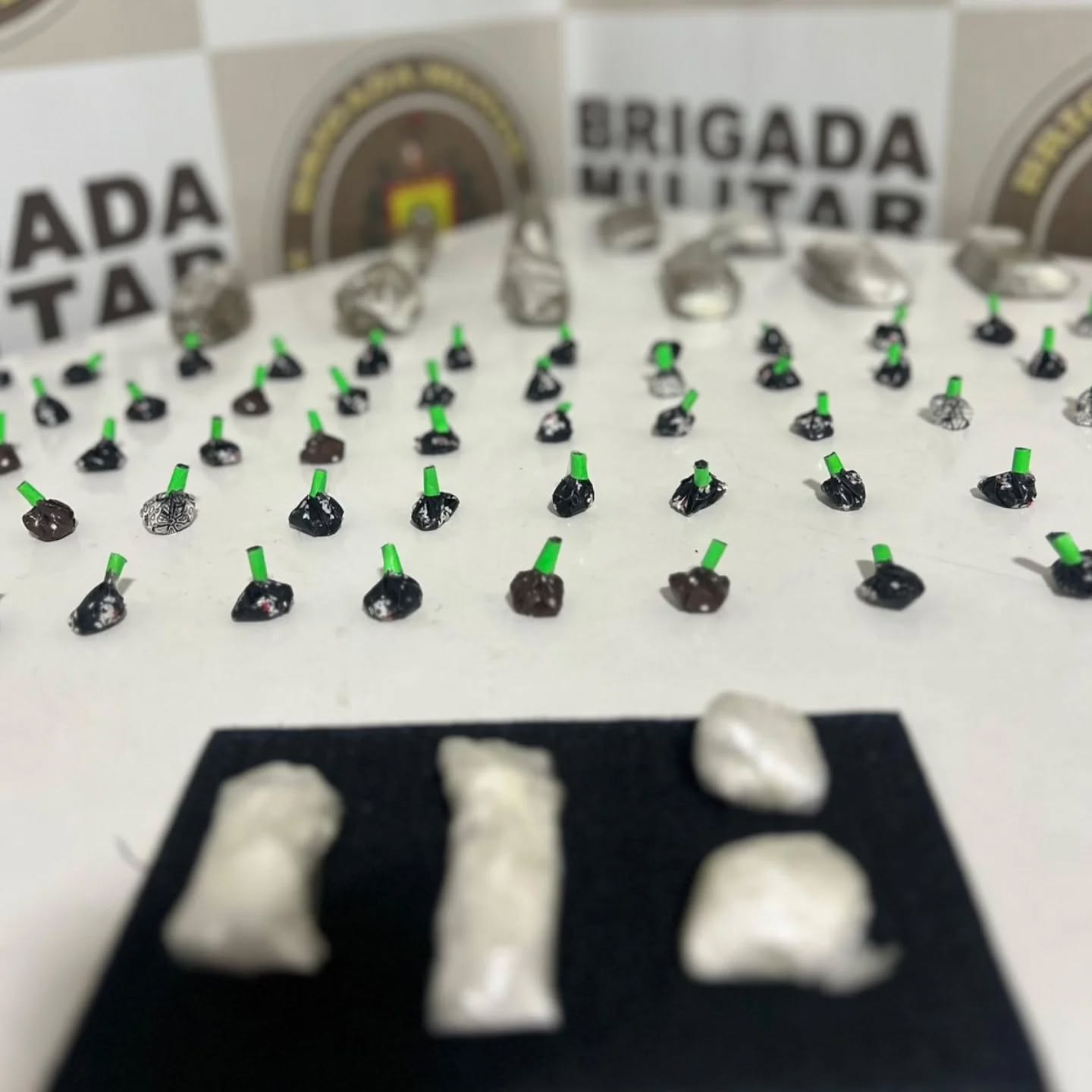 BM prende jovem com estoque do tráfico em Serafina Corrêa