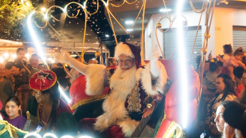 Natal Borbulhante abre programação com desfile e chegada do Papai Noel em Garibaldi