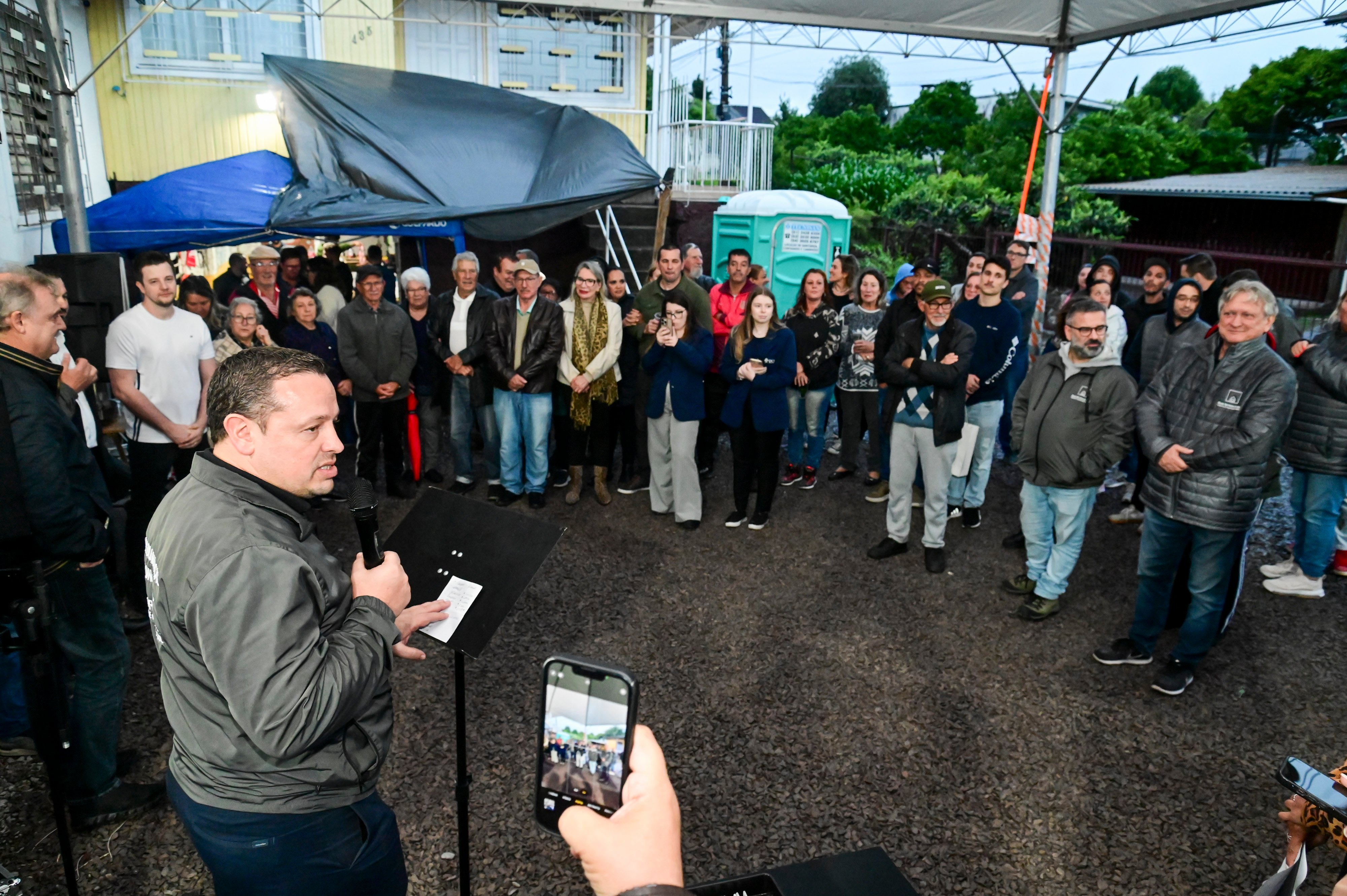 Prefeitura de Caxias do Sul entrega certidões de regularização fundiária a 46 moradores do Beco Bom Pastor