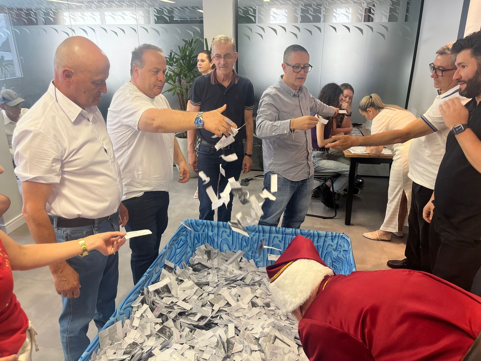 CDL-BG realiza sorteio do Bento Natal Premiado e distribui R$ 40 mil em vales-compras